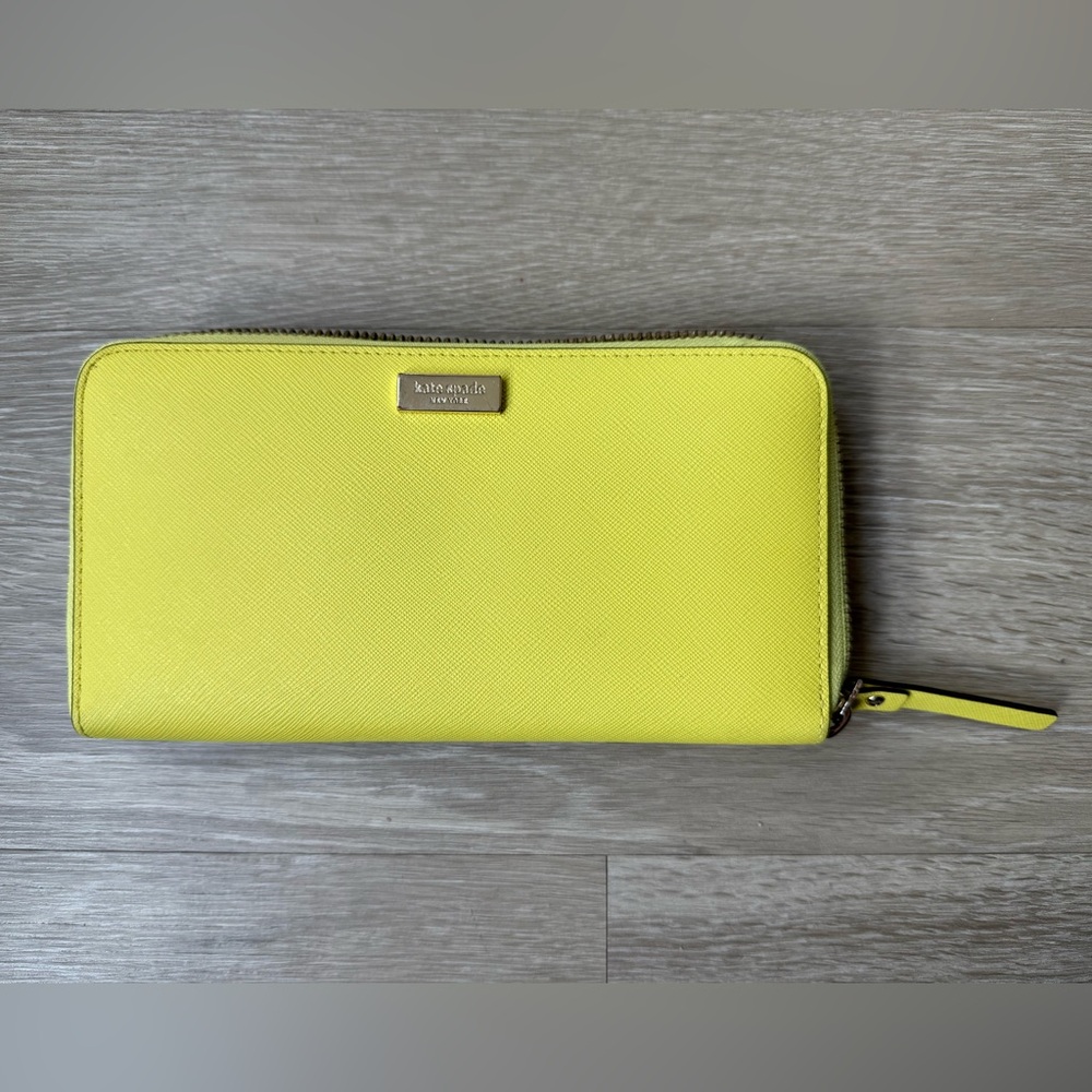 Kate Spade Continental Wallet in Saffiano Leather